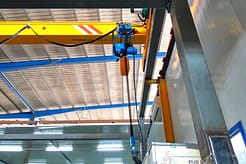 Underhung_overhead_crane_