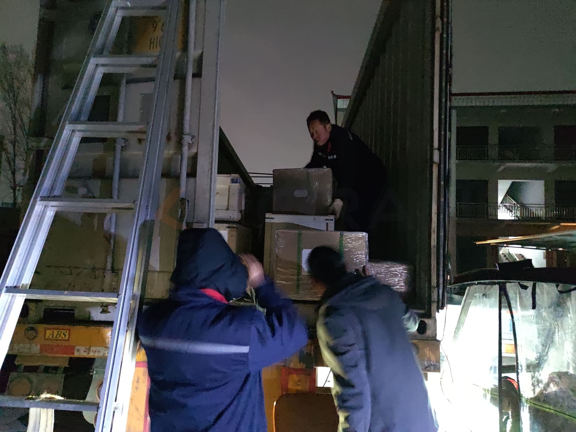 loading container