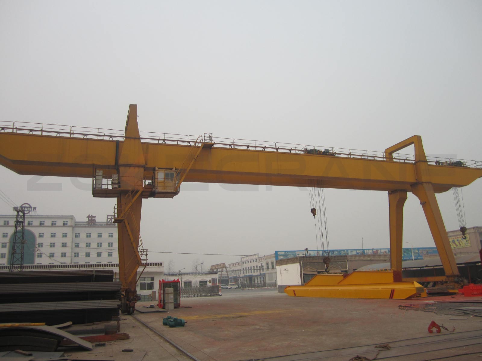 Double hoist gantry crane