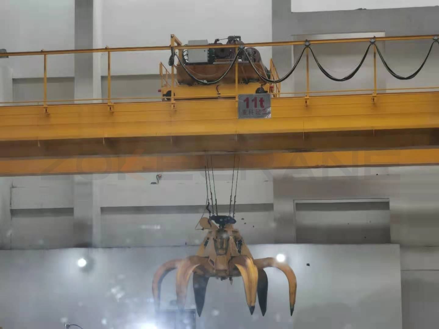 Garbage grab overhead crane