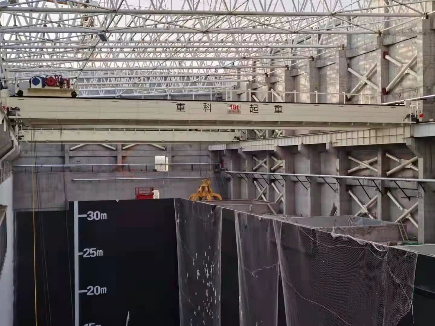 Garbage grab overhead crane