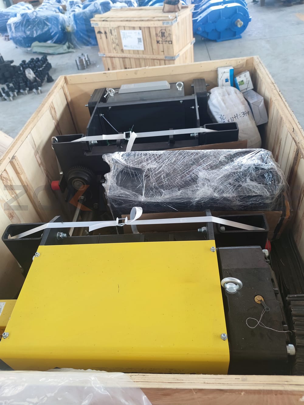 foto di consegna della gru a portale