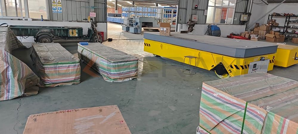 Carrello con piattaforma intelligente realizzato con precisione, pronto per la spedizione in Thailandia